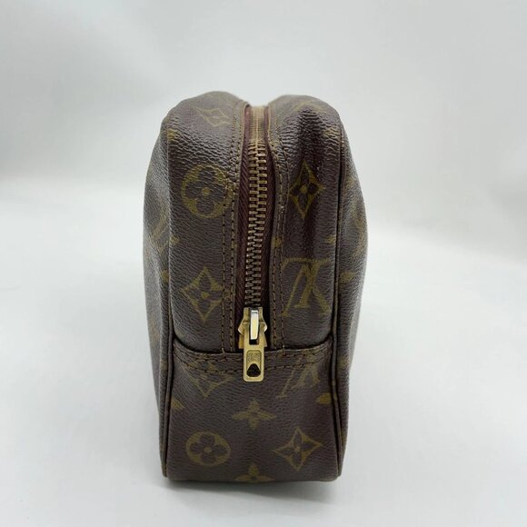 Authentic Louis Vuitton Monogram Trousse Toilette 28 Clutch Bag 186-121525 - Picture 5 of 16